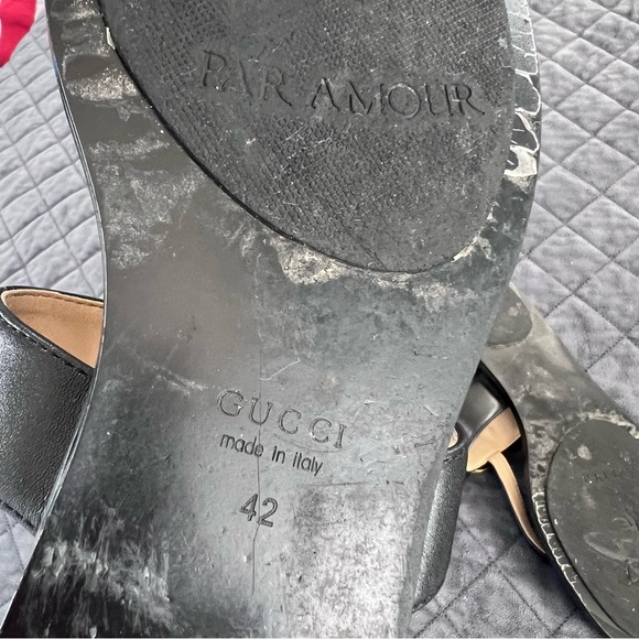 Gucci Sandals Women Size 42 or 12 GG Black Gold Leather Thong Shoe Flat T strap - Picture 8 of 13